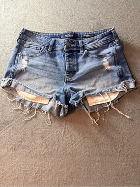 Hollister - Light Wash Distressed Denim Cutoff Low Rise Boyfriend Shorts